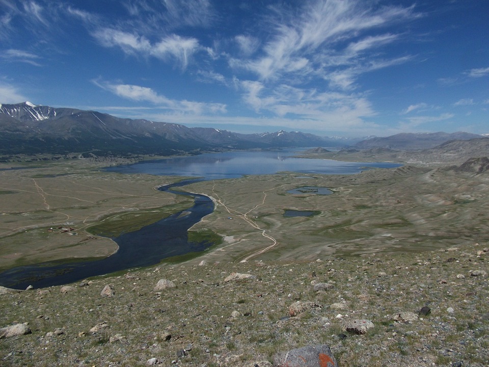 Котловина больших озер. Озеро Хурган нуур. Котловина больших озер в Монголии. Катлавина больших озёр Монголия. Озеро большие Мурлы.