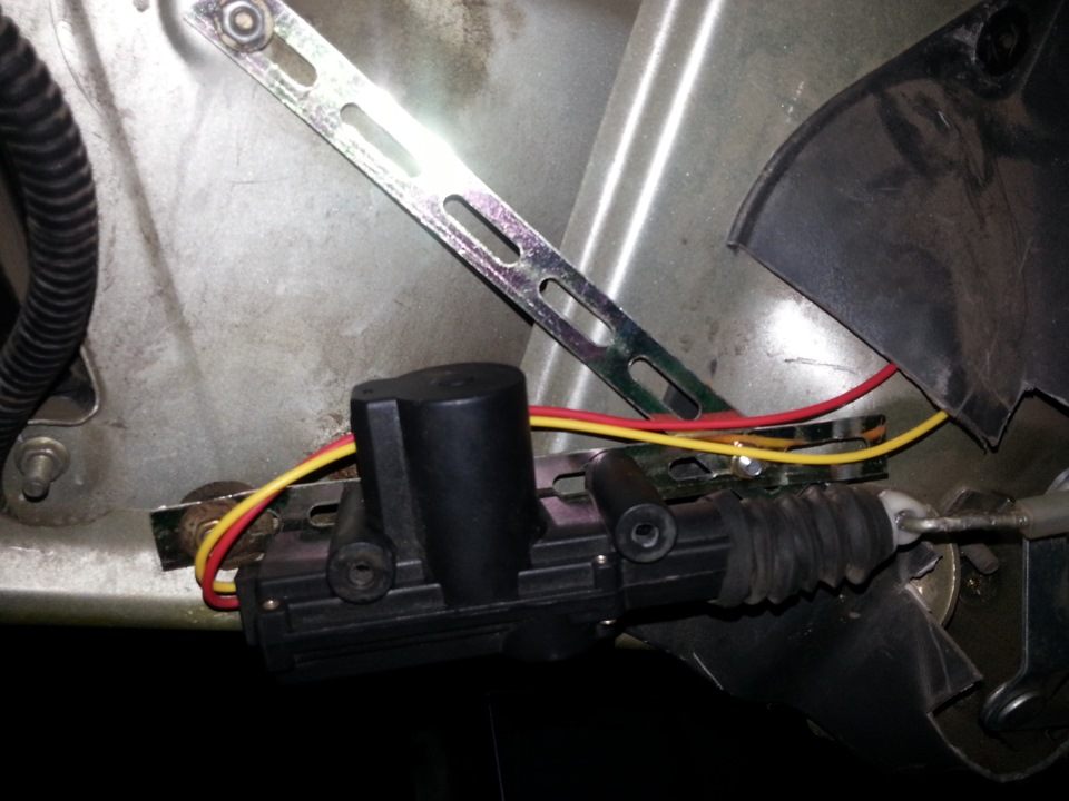 Давно сделано. Открытие багажника с кнопочки и газовые упоры — Lada ...