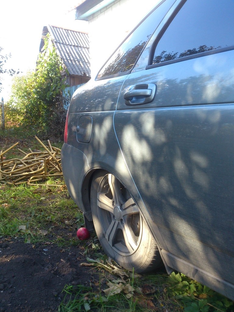 Правильное занижение — Lada Приора хэтчбек, 1,6 л, 2011 года | прикол ...