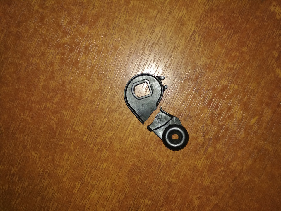 сломался замок водительской двери — Ford Mondeo III, 2 л, 2001 года ...