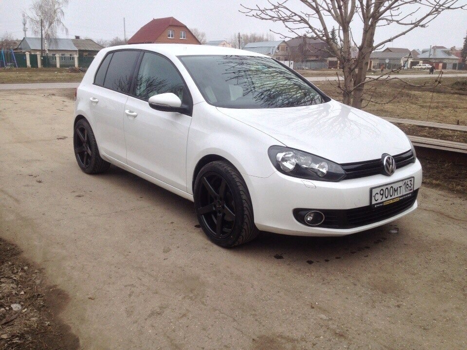 Golf 6 белый черные диски