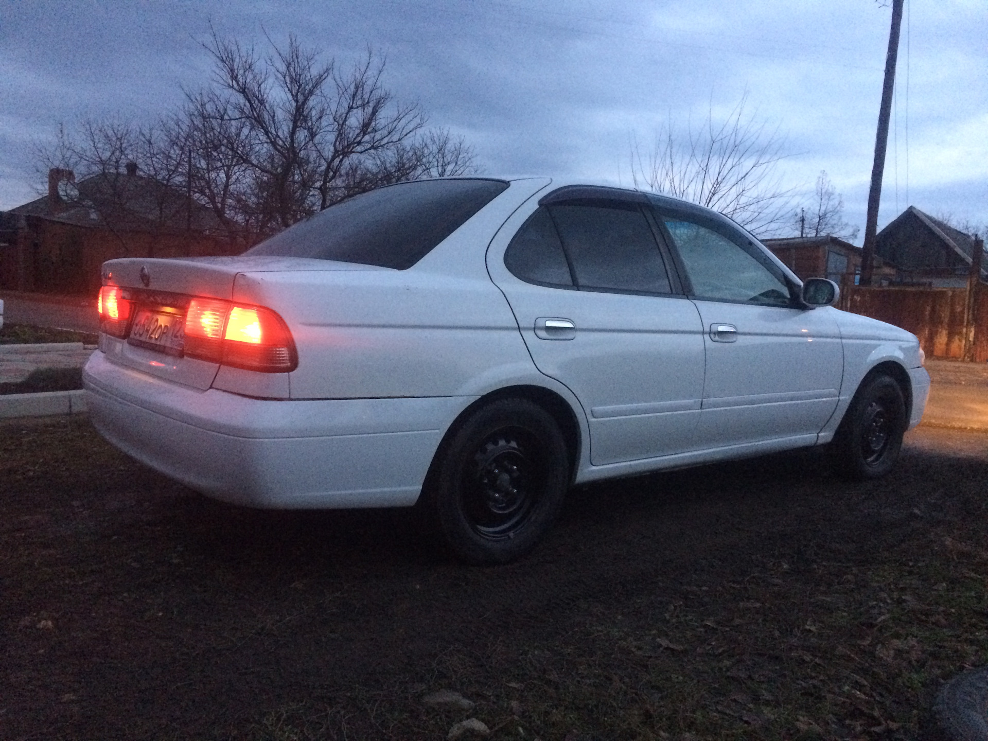 Nissan sunny b15. Nissan Sunny b15 stance. Ниссан Санни b15 варки колеса. Nissan Sunny b15 на резине 195 60 15.