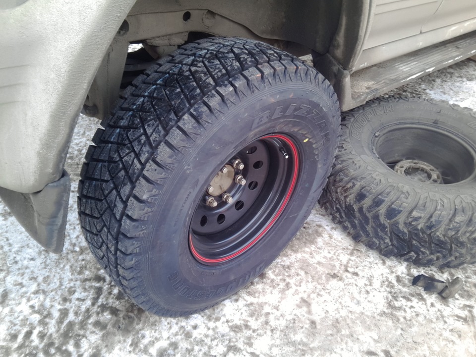 Шины 285 75 купить. Bridgestone 285/75 r16. 285/75 R16 на Паджеро 2. Blizzak DM-z3 285/75r16. 285 75 R16 на Mitsubishi Pajero 2.