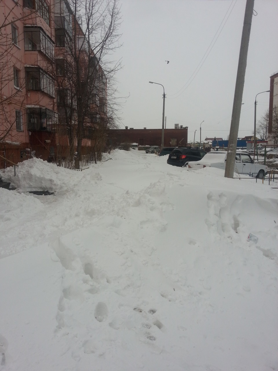 Копейск 20. После снегопада. Снег не сгружать.