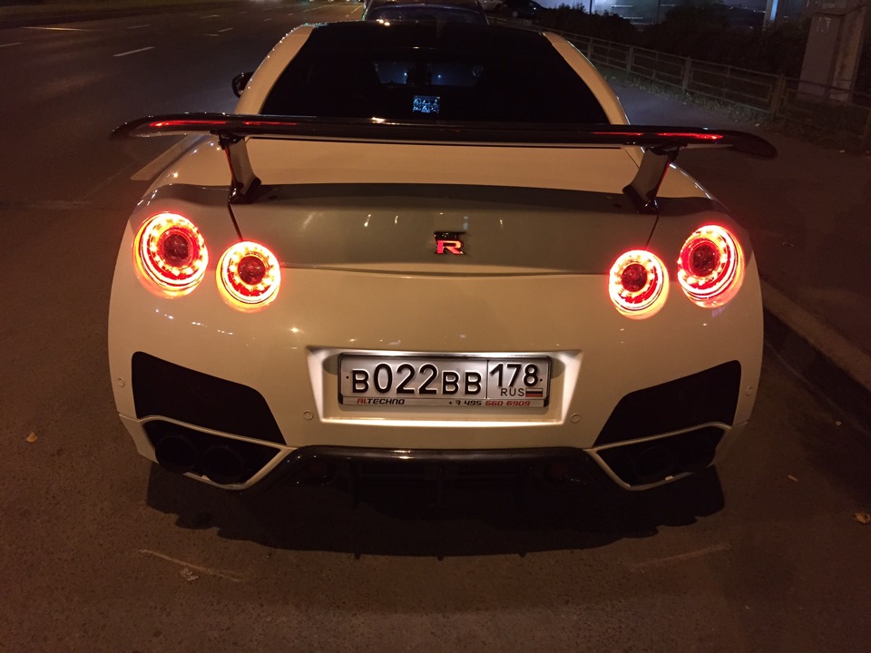 Задние фары Nissan GTR r35