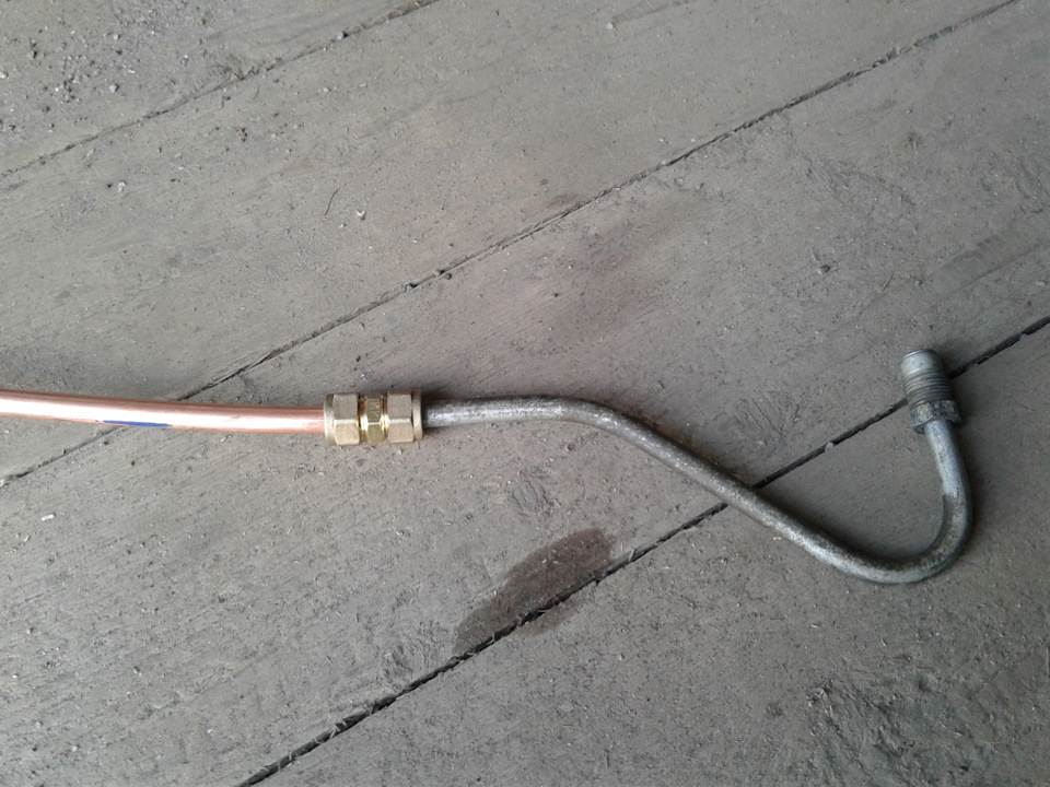 Соединение штатной трубки с медной муфтой 10-10мм — Ford Explorer (2G)