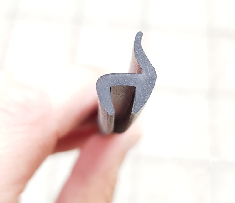 Уплотнитель заднего стекла — Saab 9-3 (2G), 2 л, 2003 года | расходники ...