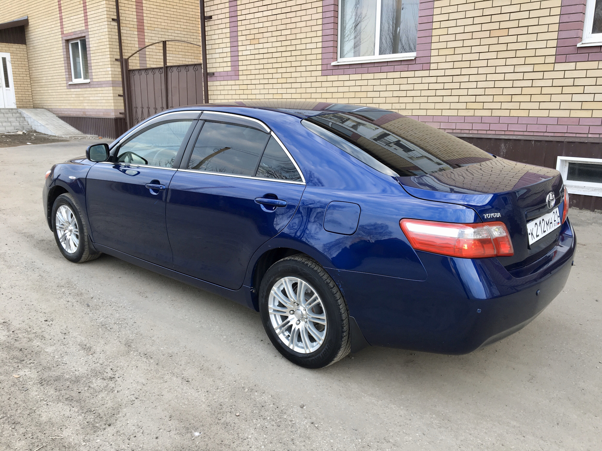 Синий 40. Toyota Camry синяя. Тойота Камри 40 синяя. Камри 50 синяя. Тойота Камри 40 темно синий.