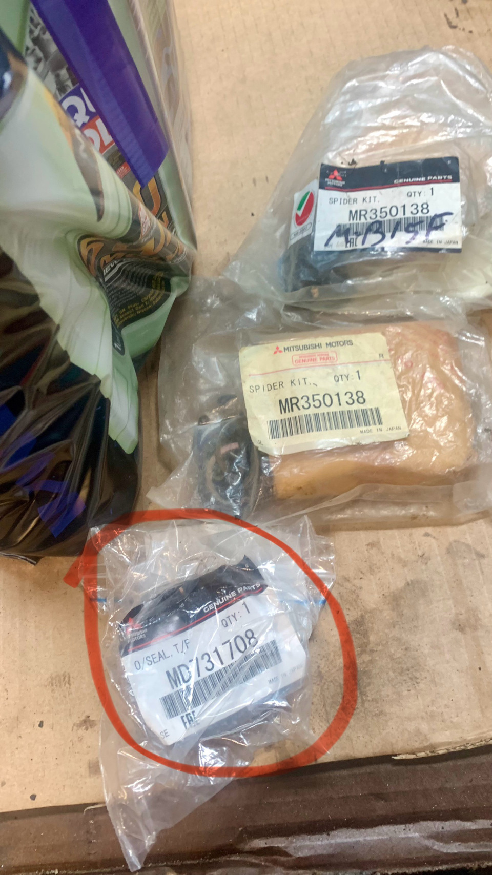 Фото в бортжурнале Mitsubishi Pajero Sport (1G). Запчасти на фото: MR350138, MD731708