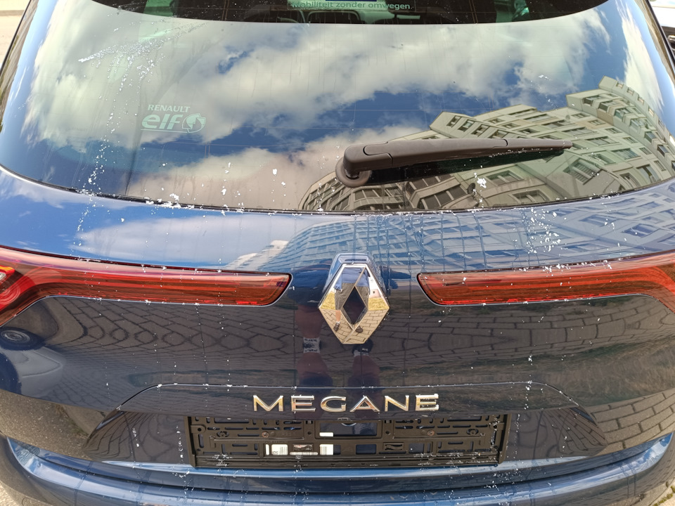 В Европе любят шипучку. Омывайка заднего стекла. — Renault Megane IV, 1 ...