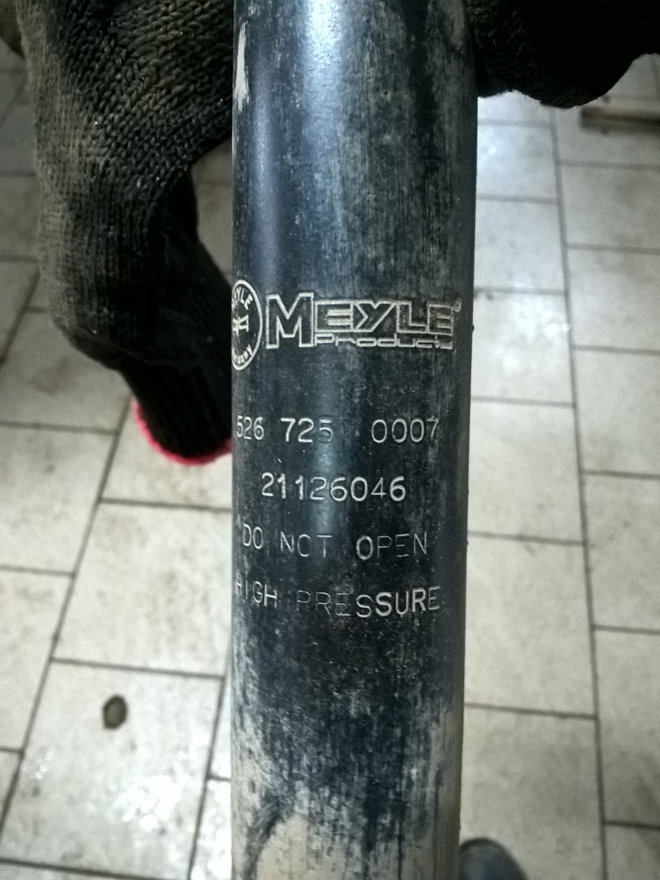 Замена отбойников задних амортизаторов (не удалось) — Volvo S40 (2G), 1 ...