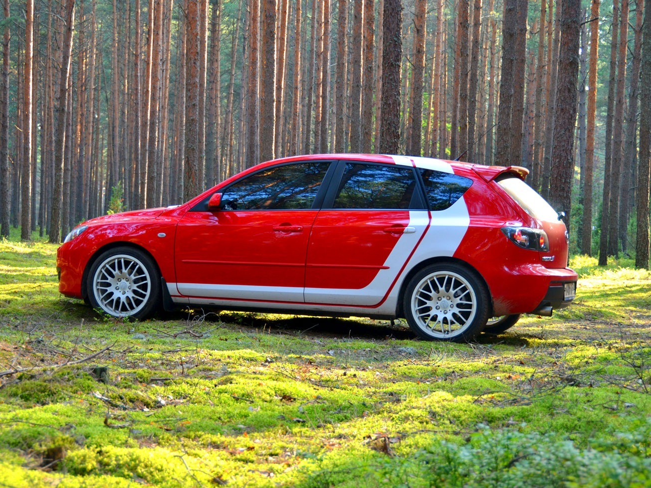 polo hatchback красный белые диски ралли