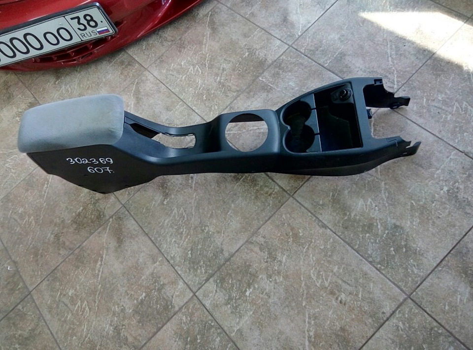 Продам подлокотник или куплю задний подстаканник — Honda Jazz (1G), 1,3 ...