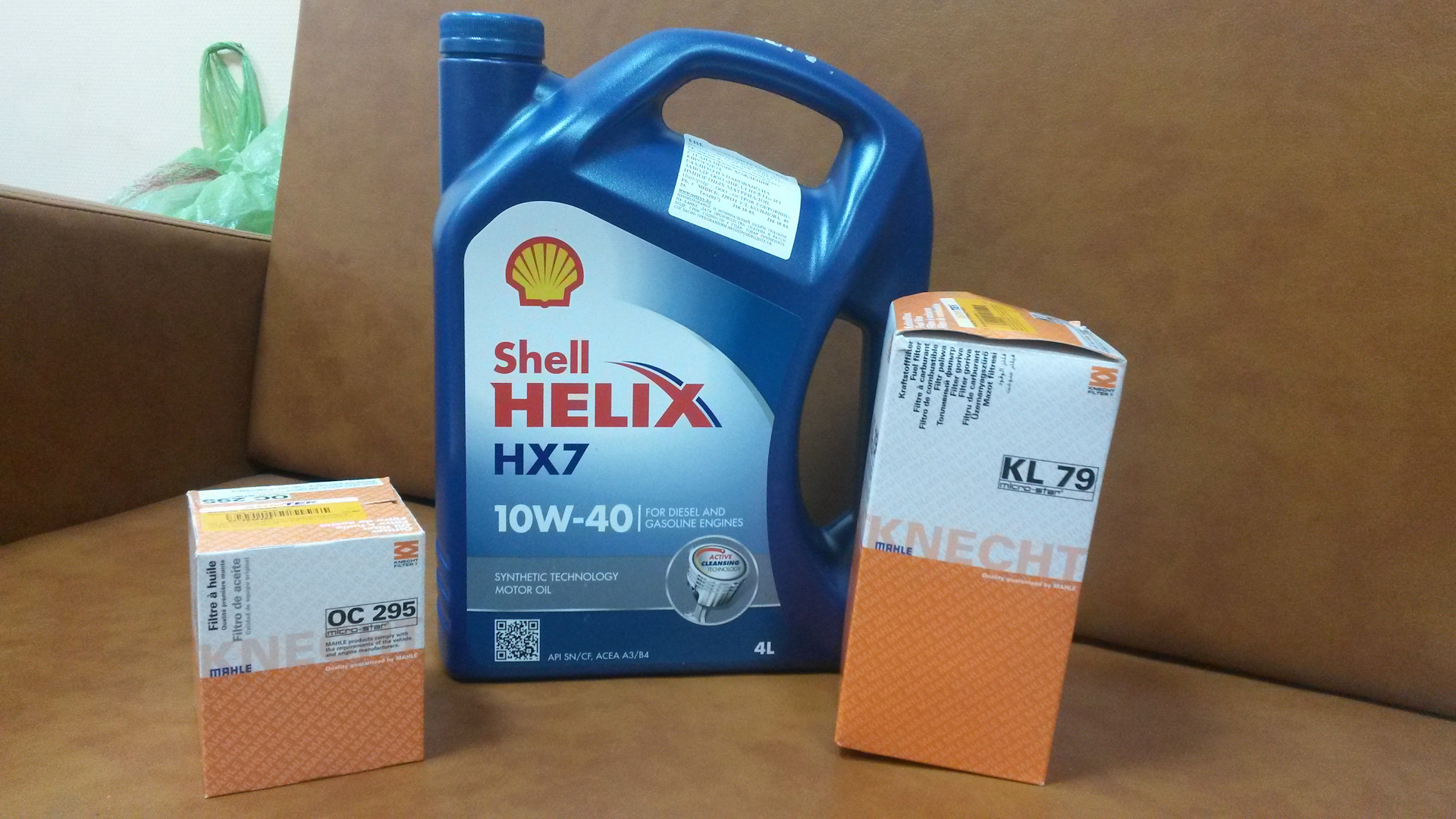 Купить масло полусинтетику шелл. Shell Helix 10w 40 синтетика. Шелл 10w 40 полусинтетика. Масло Шелл Хеликс 10w 40 полусинтетика. Shell 10w 40 приозиства.