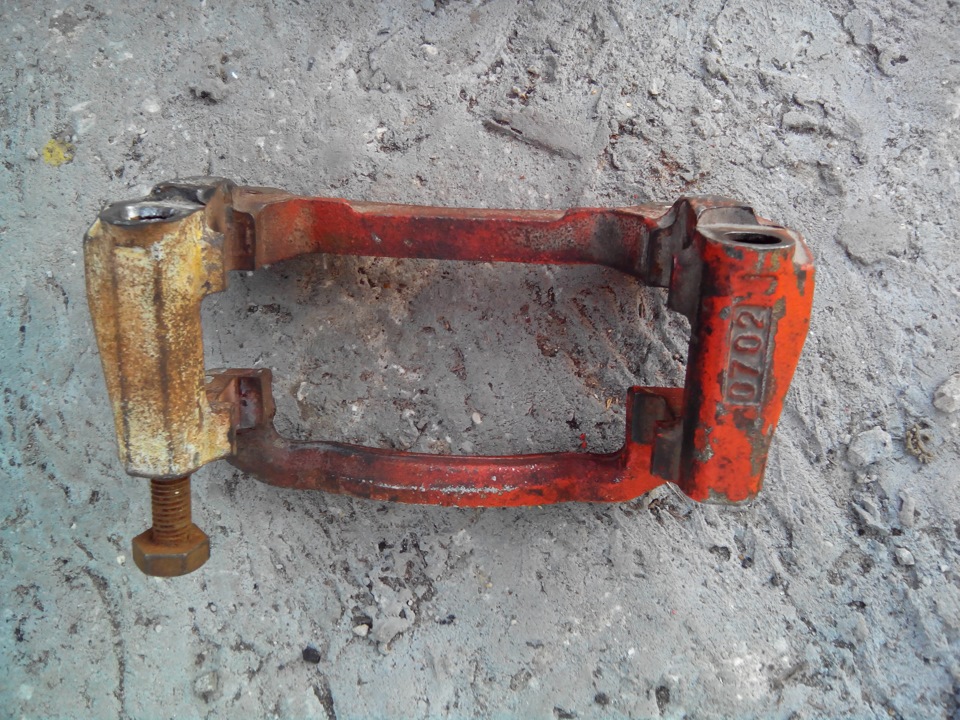 Замена обломившейся направляющей в тормозном суппорте. — BYD F3, 1,6 л ...