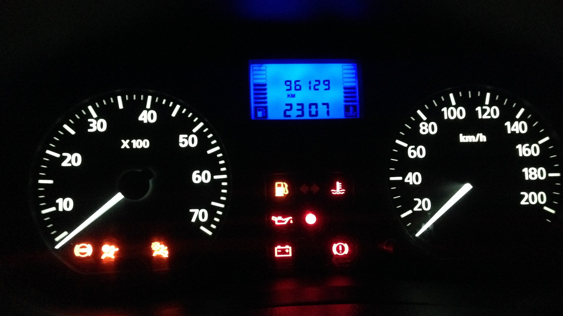 Подсветка приборной панели рено логан 1. Led приборная панель логан 1. Лампочка подсветки панели рено логан 2. Рено логан лампочки на приборной панели. Рено логан 2011 какой свет включать днем.