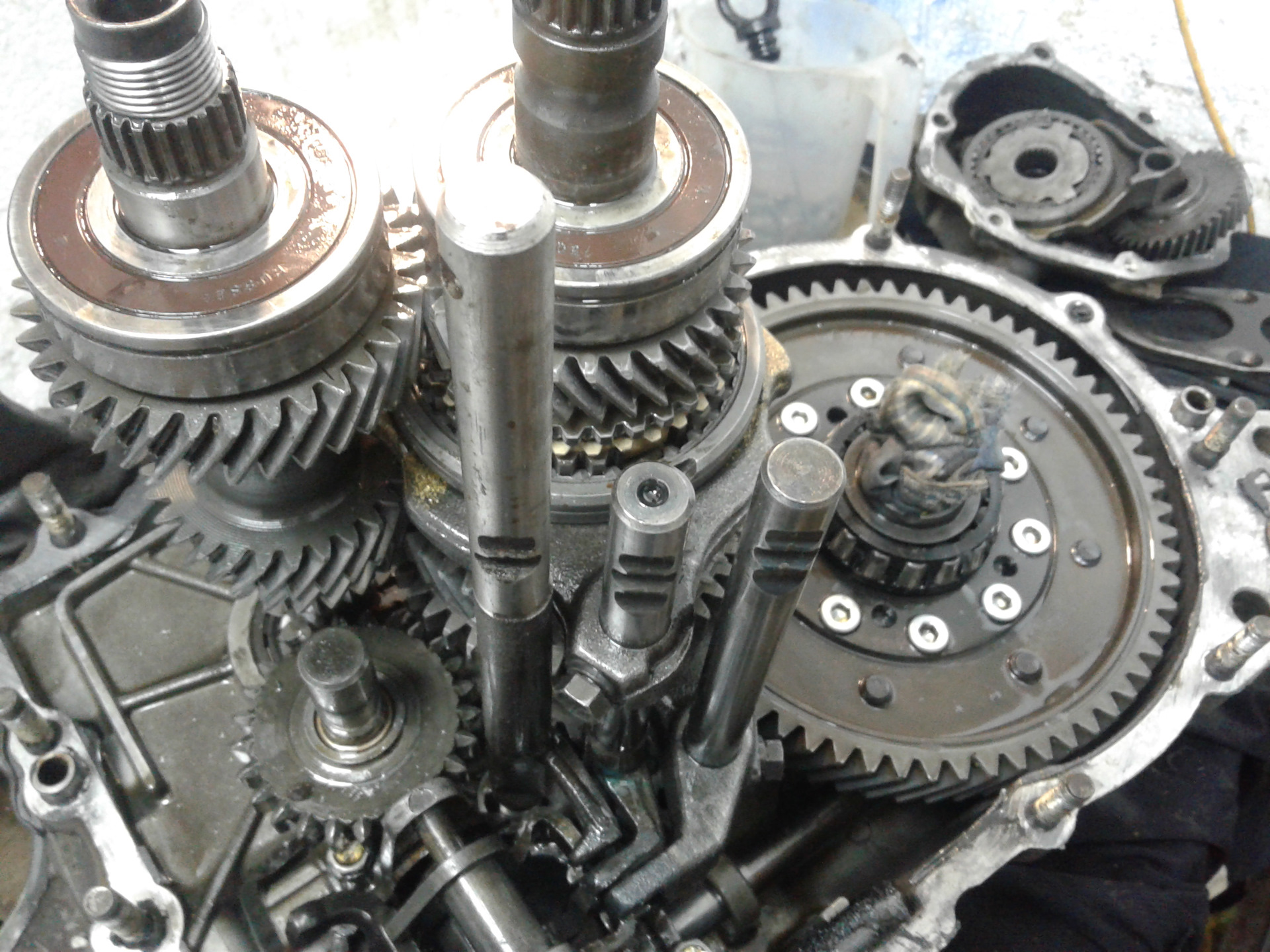 Перебранная кпп. Перебранная кпп. Ремкомплект коробки ваз 2109. Перебор коробки передач дома. Разобранная мкпп ваз 2108.