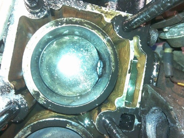 Прогорел поршень — Москвич 2140 SL, 1987 года | поломка | DRIVE2