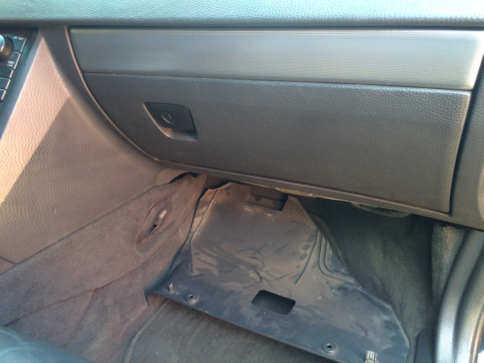 Вне плановая замена салонного фильтра(с описанием) - Volvo XC90 (1G), 2,5 л, 200