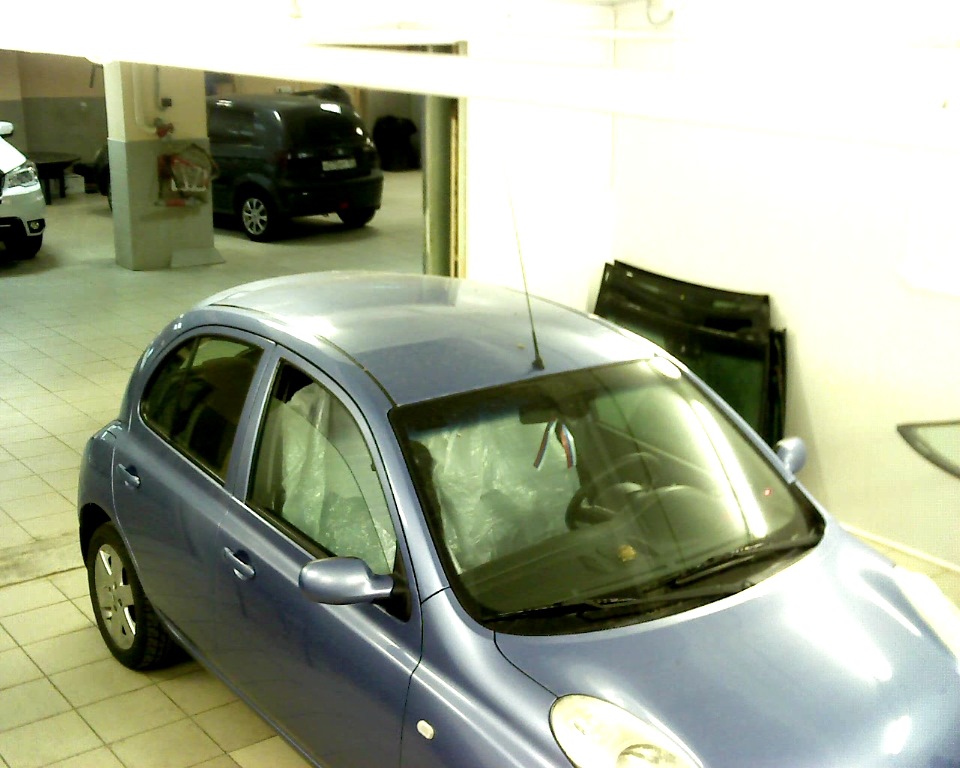 Стекло микра. Лобовое стекло ниссан микра к 12 2005г. Стекло микра. Стекло микра. Микра к11 люк.