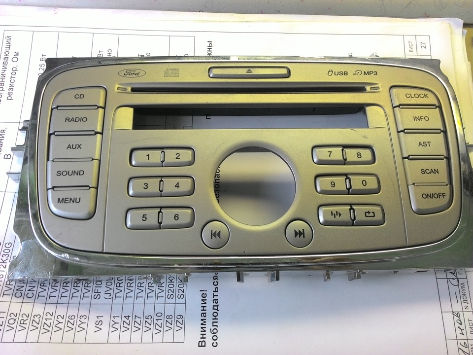 6000CD с китайкой начинкой и заглушка USB — Ford Focus Wagon II, 1,8 л ...