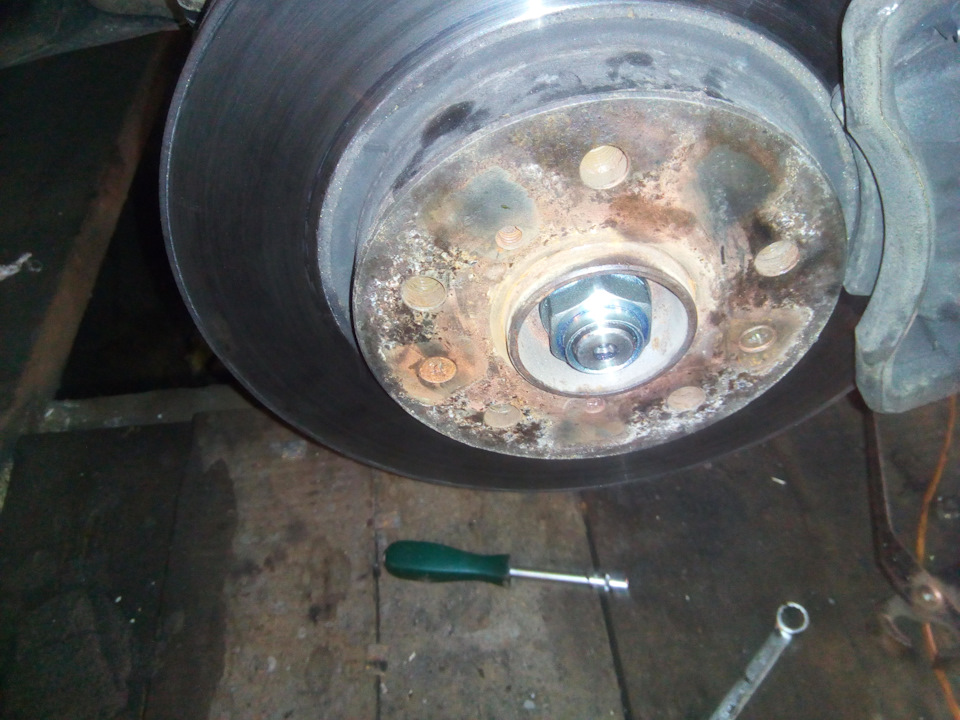 Затягиваем и контрим ступичную гайку — Suzuki SX4 (1G)