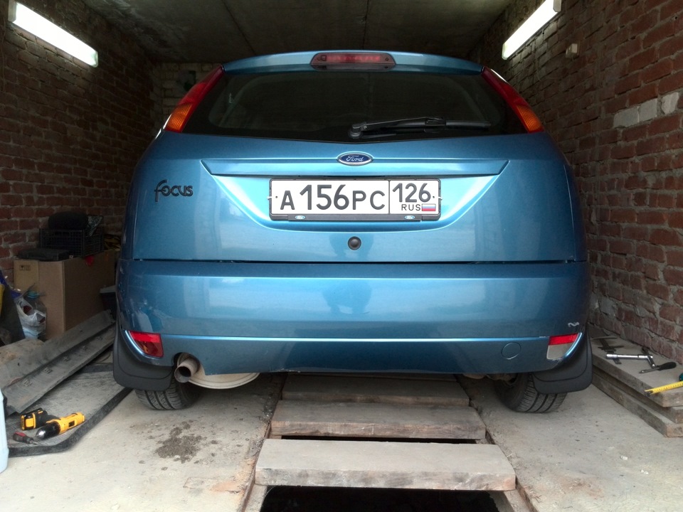 Брызговики — продолжение — Ford Focus Hatchback I, 1,8 л, 2000 года ...