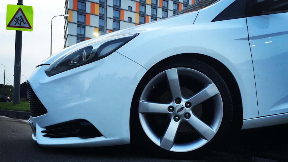 Ford Focus Hatchback 021