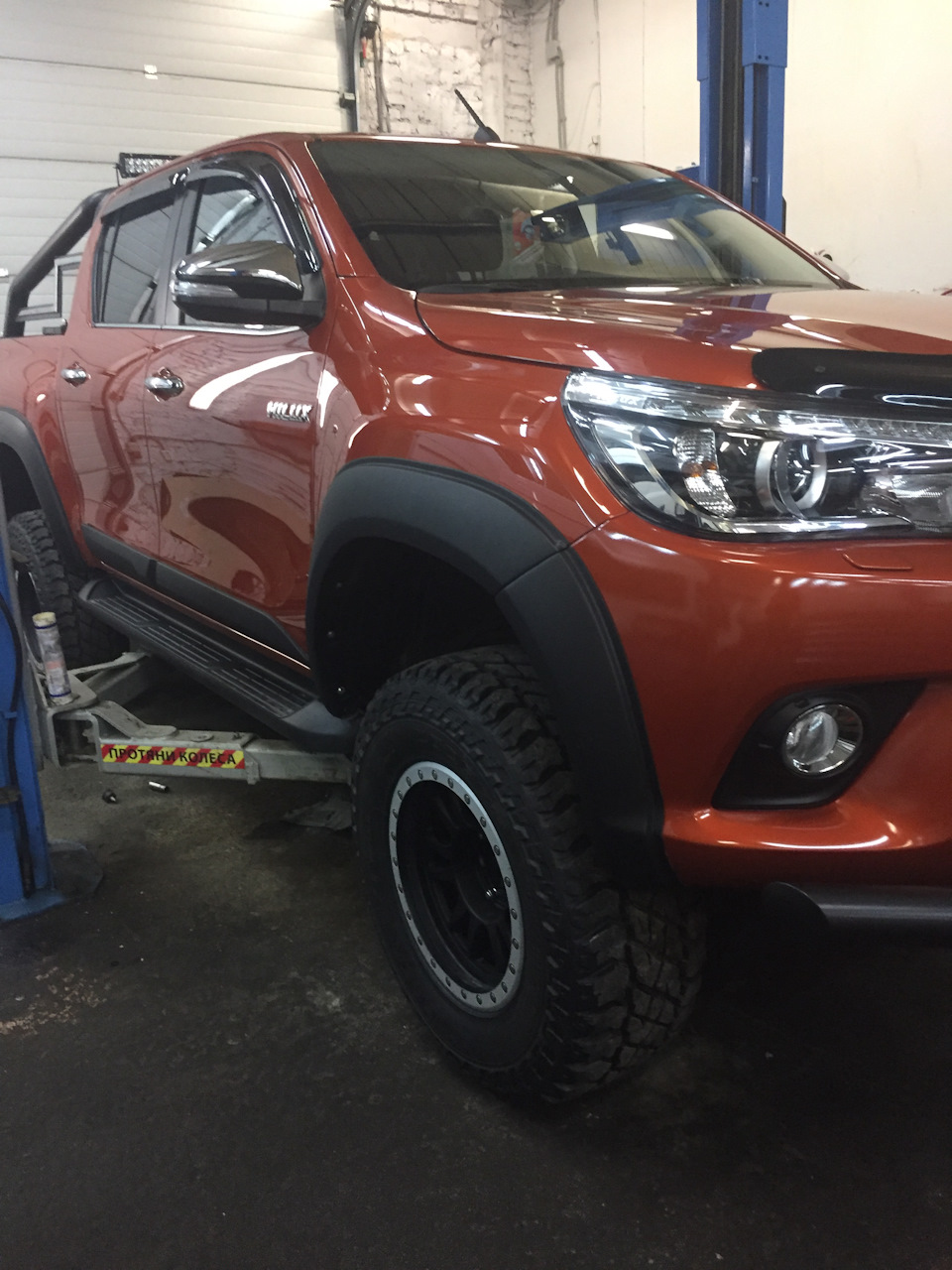 Лифт подвески — Toyota Hilux (8G), 2,8 л, 2016 года | тюнинг | DRIVE2