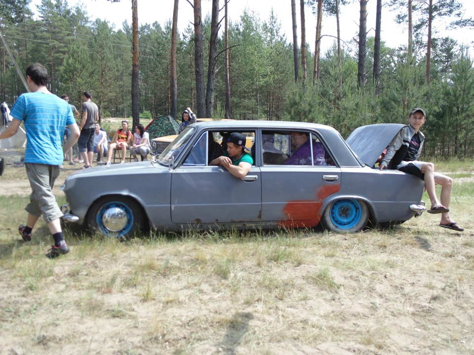 Фестиваль боевой классики 2017. Собственник жигулей. Хозяева жигули. Гонщик на жигулях. Ваз 2106 аквамарин.