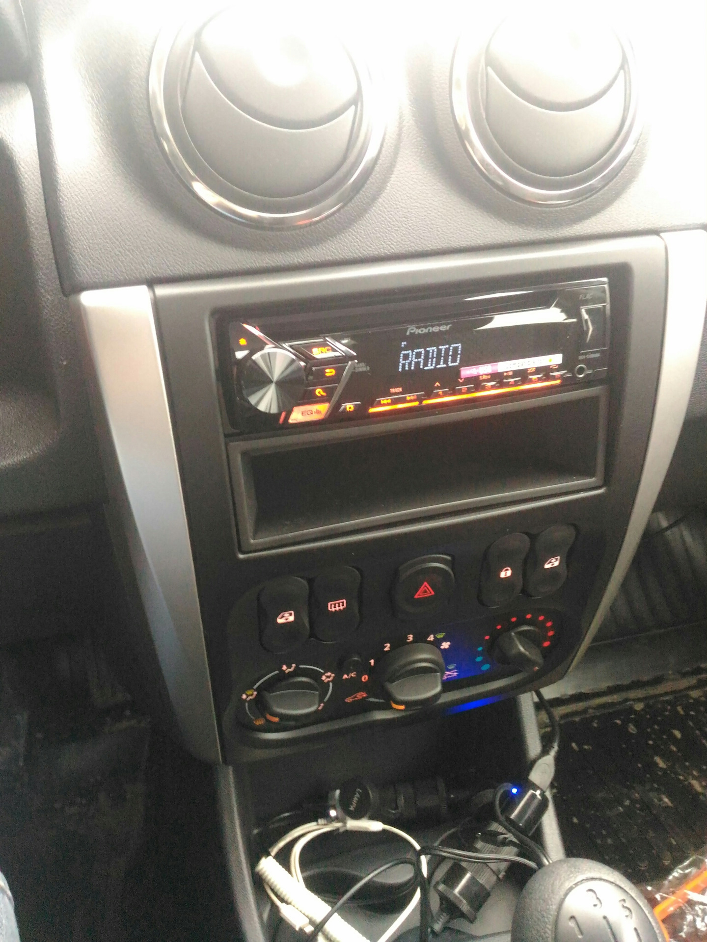 Как снять магнитолу альмера g15 Поставил магнитолу 1DIN - Nissan Almera V (G11/15), 1,6 л, 2017 года автозвук DR