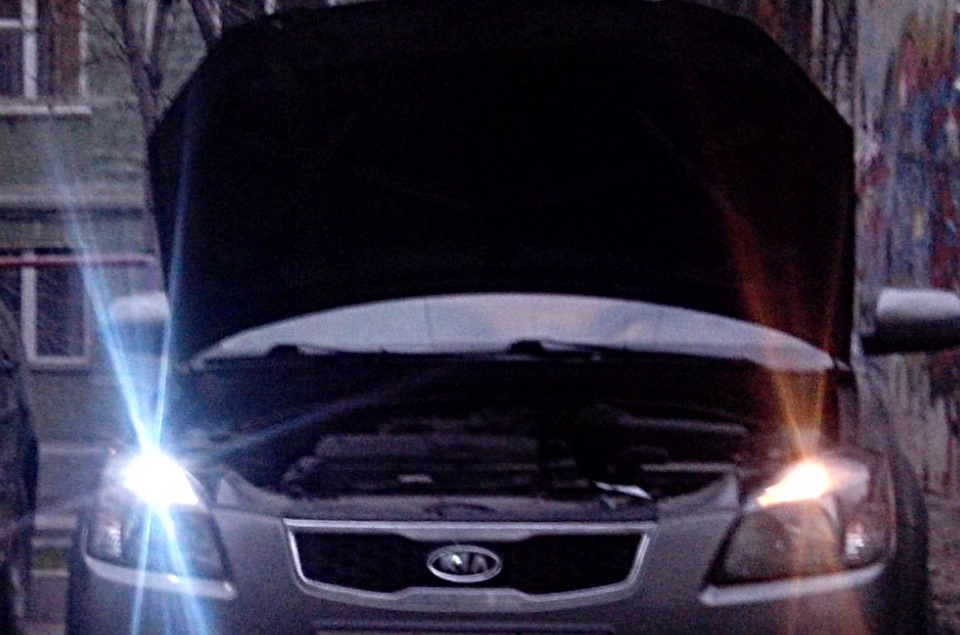 8) LED-габариты. Пока один только — KIA Rio (2G), 1,4 л, 2010 года ...