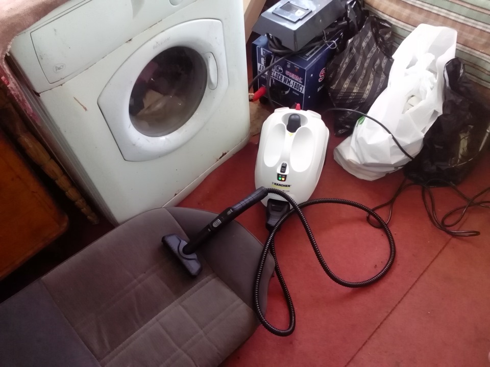 Чистка салона пароочистителем. — Mazda 626 III (GD), 2 л, 1991 года ...