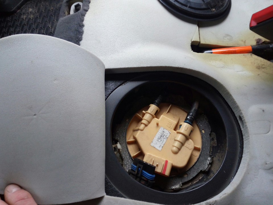 Чистка заборника в баке — Opel Vectra C, 2,2 л, 2002 года | своими ...