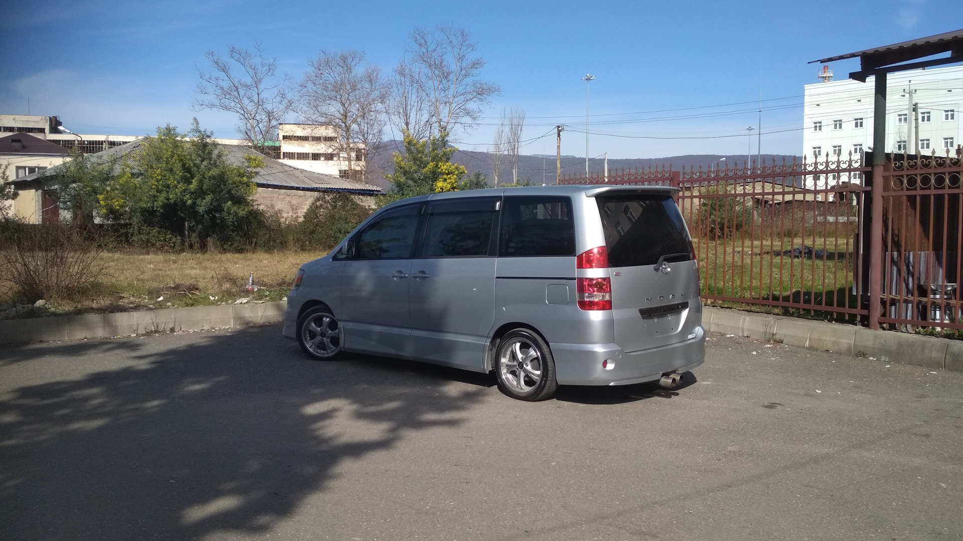 Toyota Noah 2.0 бензиновый 2004 | 