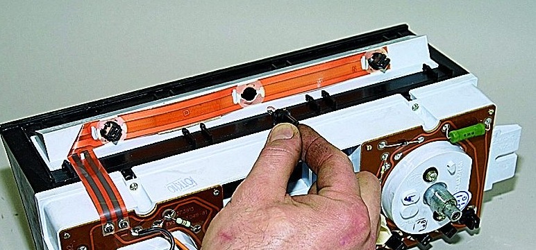 Как снять стрелки с панели приборов нива