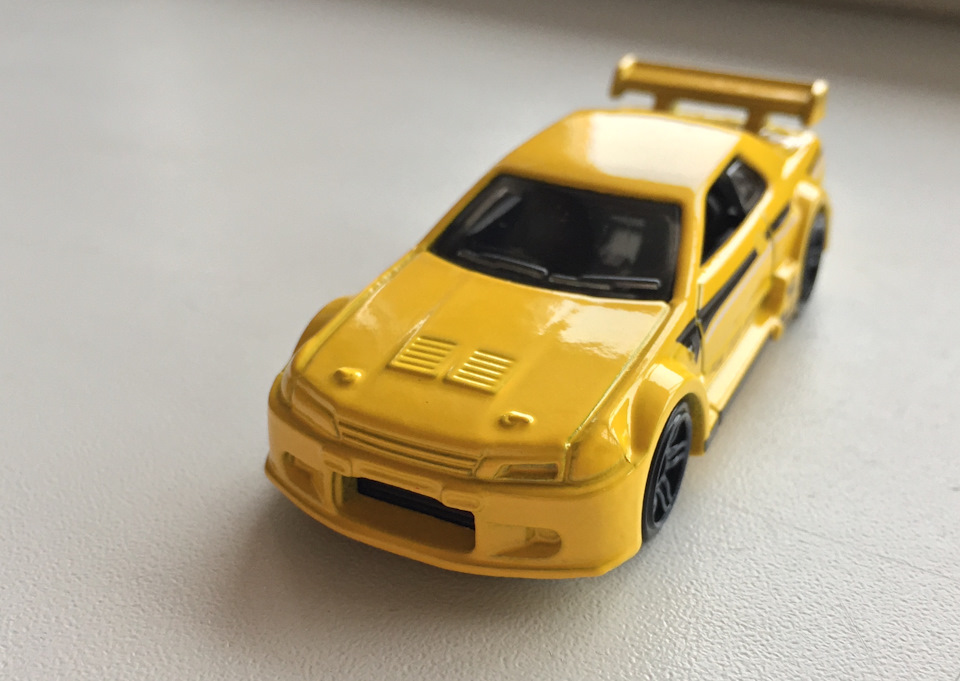 Nissan 1 43. Машинка 1:64 Nissan Skyline r30. Hotwheels Skyline r34 Pink. Ниссан Скайлайн р30 хот Вилс. Машинка 1:64 Nissan Skyline r30 обвес.