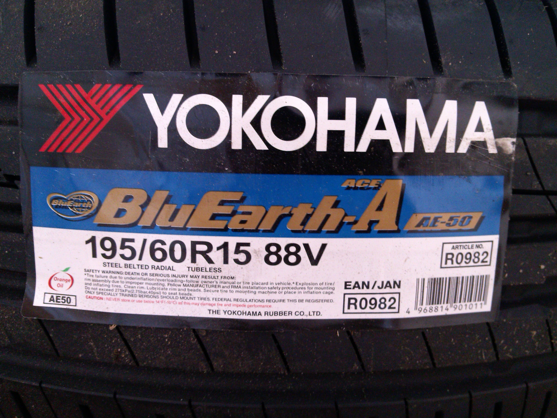 Yokohama bluearth ae50 215 65 r17 99v