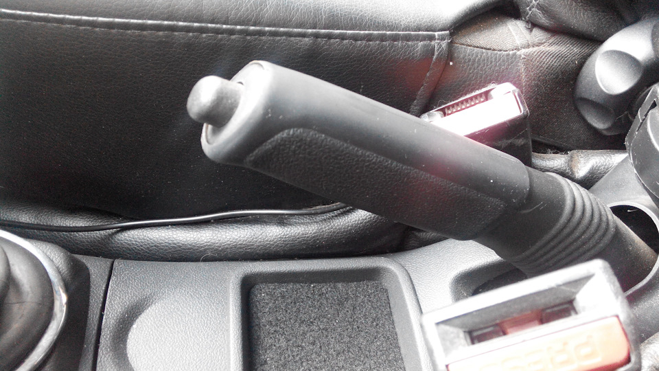 ручной тормоз автомобиля. надо ли ставить машину на ручник. надо ли ставить машину на ручник. рычаг стояночного тормоза схема. надо ли ставить машину на ручник.