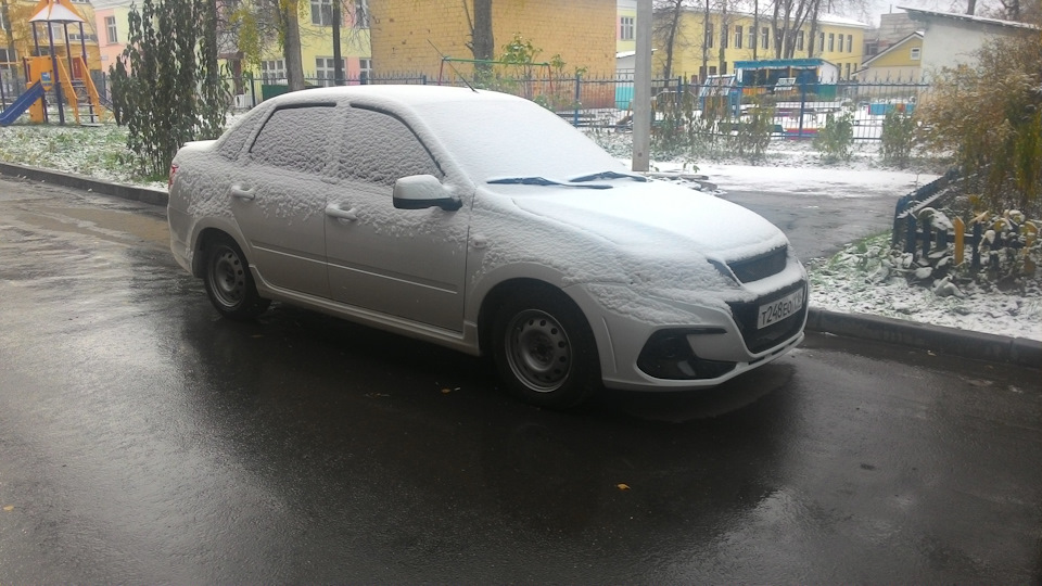 Первый снег или угрюмое фото на штампах… — Lada Гранта, 1,6 л, 2012 ...