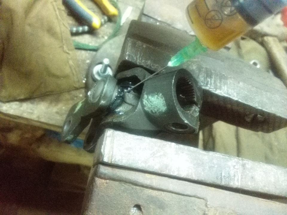 Устранение стука рулевого карданчика и главного барабашки багажника ...