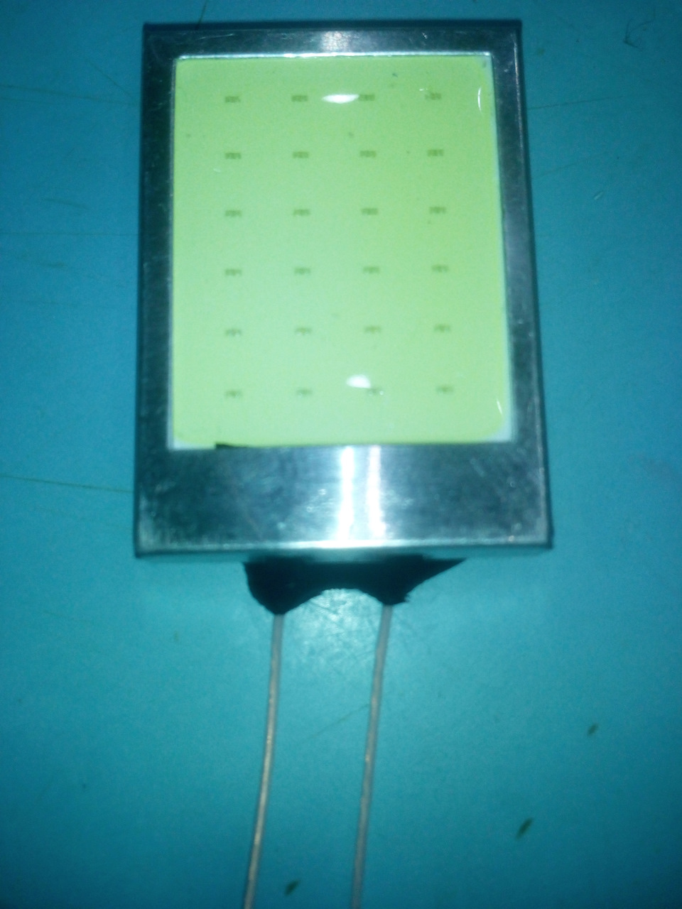 Замена лампочек в плафонах подсветки салона и бардачке на светодиоды ...