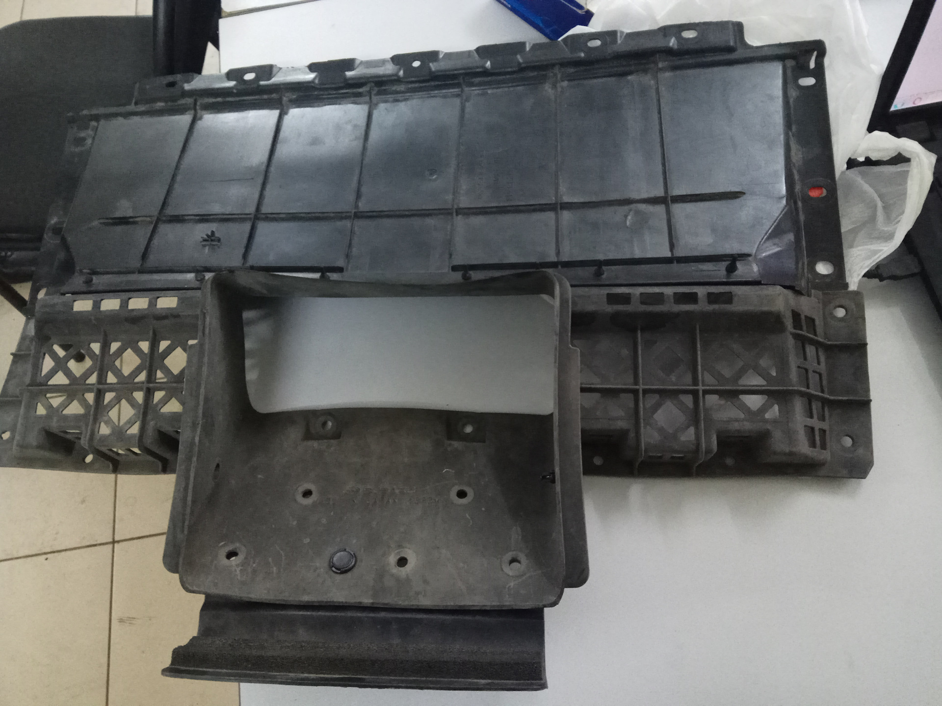 Направляющая потока воздуха. — Subaru Impreza (GE/GH), 1,5 л, 2009 года ...