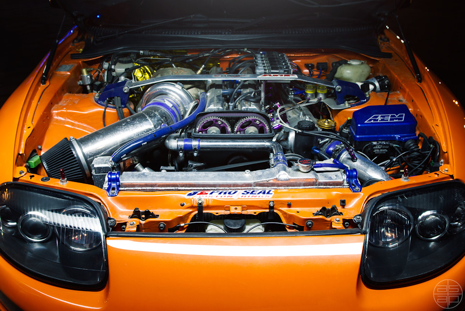 Toyota Supra v12 Orange