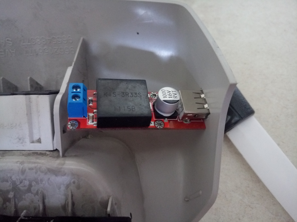 USB зарядка от плафона — Citroen C5 (2G), 2 л, 2009 года | электроника ...