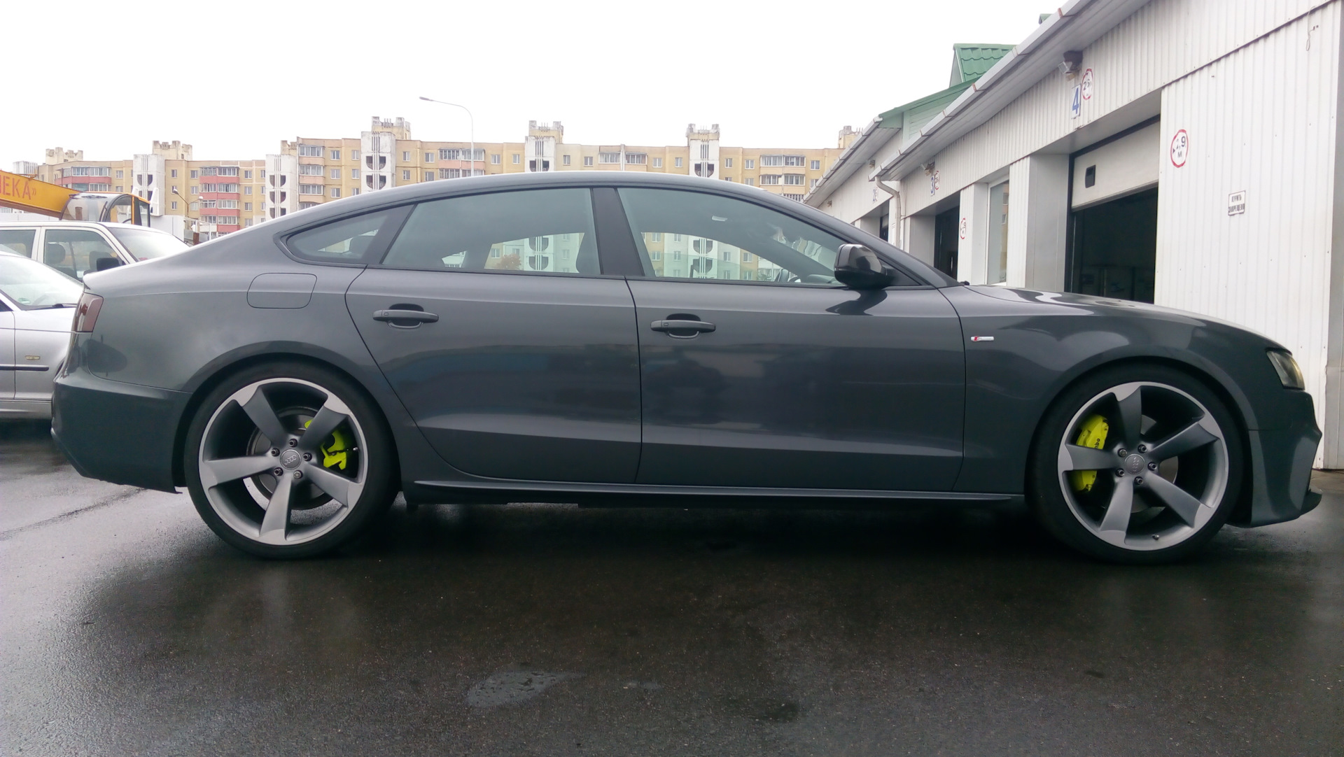 Audi a7 черные суппорта
