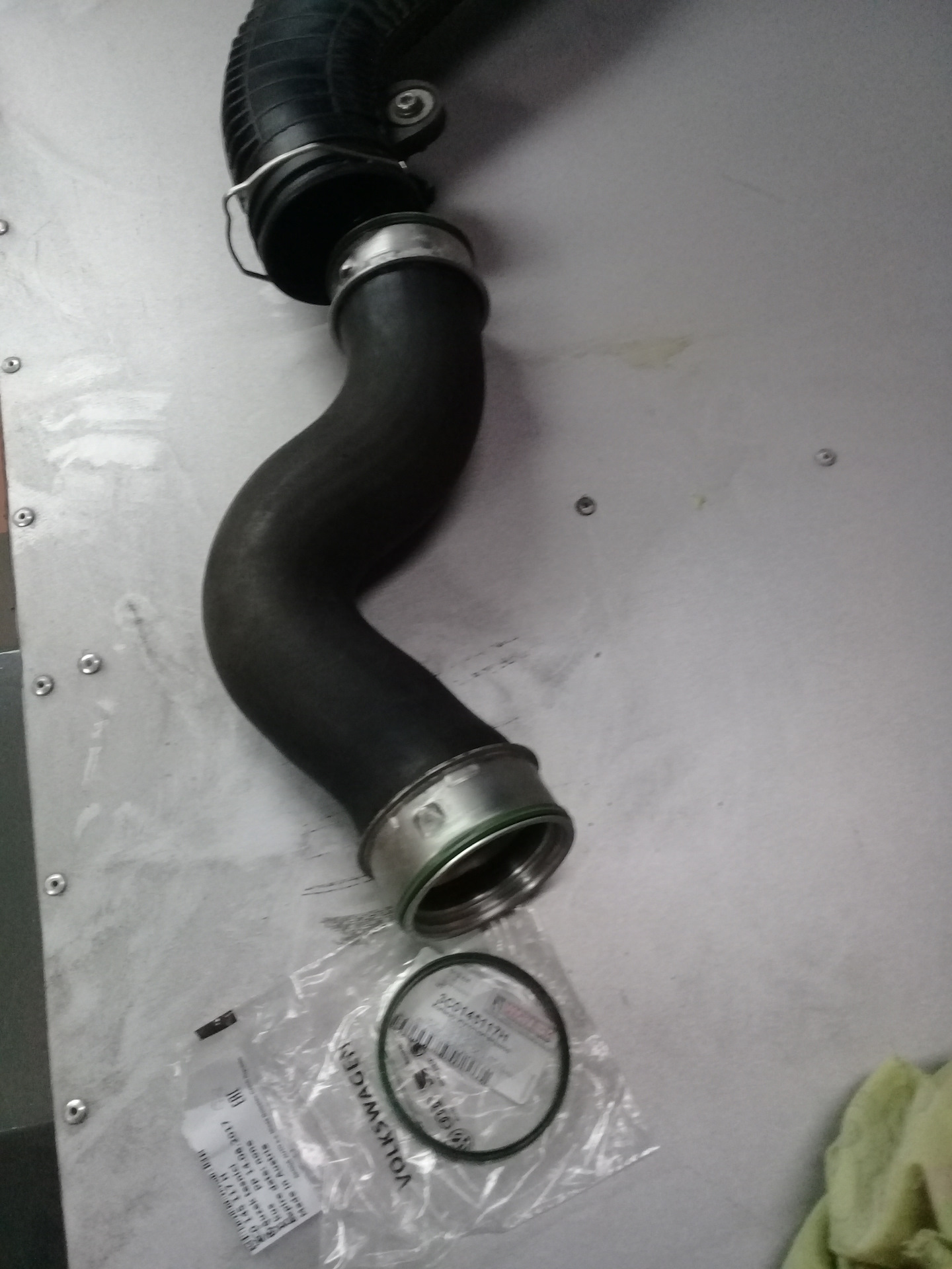 Т-5 фольксваген 2. Резинка патрубка интеркулера. 0 дизель. Резинка патрубка интеркулера. Уплотнительное кольцо патрубка интеркулера g20.