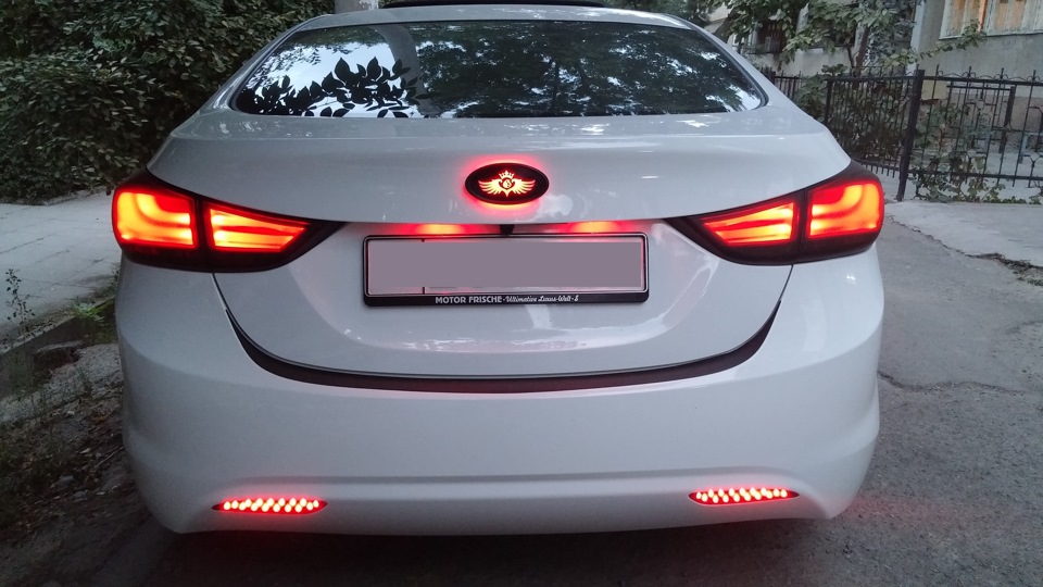 Рефлекторы в линию — Hyundai Elantra (5G), 1,6 л, 2011 года | стайлинг ...