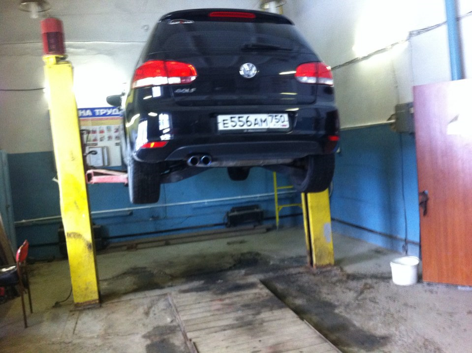 Замена топливного фильтра — Volkswagen Golf Mk6, 1,6 л, 2012 года ...