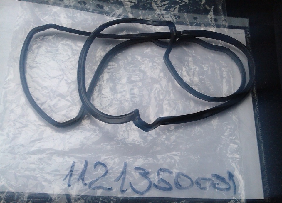 1uz non vvti коды ошибок. 275c762s 960. 1uz non vvti коды ошибок фото. 1uz non vvti коды ошибок-275c762s 960. картинка 1uz non vvti коды ошибок. картинка 275c762s 960. Вскоре после устранения ошибки 13 появилась новая и неприятная проблема, а именно:Двигатель начал работать вроде ровно, но идет вибрация на кузов (как будно детонация)…Заслонка ТRC при включении зажигания каждый раз калибруется…и ПРОПАЛА ТЯГА…Как появляется отсутствие тяги?! — элементарно. На холодную все хорошо…даешь газ машина едет…стоит двигателю прогреться до 60%, как начинается полтергейст… Стою на светофоре, сырой асфальт, 4 литра под капотом, отключаю все блокировки ТRC, включаю PWR режим, газ в пол…а она даже не шлифует…идет равномерный разгон под нагрузкой к 4000 оборотов начинает ехать чуть лучше, но все равно не то.Теперь по порядку:1. Самодиагностика показала множество ошибок по ТRC и ABS2. Съездил к электрику, который перепаял провода на заслонку, отрегулировав ее — пропала калибровка при включении зажигания и машина поехала бодрее, но шлифовать так и не смог заставить ее, сказал что надо смотреть катализаторы: П.С. Катализаторы съездил снял — посмотрел что они как новые и поставил обратно, плюс у меня 4 лямбды и датчики перегрева каждого из двух (ошибки небыло)3. Заменил Катушки зажигания на контракт (прозвонил их)4. Заменил свечи на новые. старые были в идеальном состоянии иридий с пробегом в 15000км.5. Масло не жрет не грамма6. При разгоне, даже если плавном — то ли семерит, то ли детонирует сильно двигатель7. Запускается хорошо что на холодную, что на горячуу…но всегда по разному, когда с пол пинка, когда раз — два крутанет.8. Проверял разряжение во впускном коллекторе — все в норме, соотвественно подсоса воздуха нет, клапана не зажаты, не разжаты…9. После настройки TRC ошибок осталось 0…то есть их нет…10. Заезжал на осциллограф, т.к. все разводят руками продиагностировал MAF (ДМРВ) и сказали, что он полурабочий…но не со 100% уверенностью. т.к. При неисправности датчика когда отцепляешь от него фишку — машина едет еще резвее, чем до этого. у меня же она глохнет.Но по графику (Фото не смог сделать) у меня при резком нажатии на педаль газа идет провал примерно вот такой график выресовывается